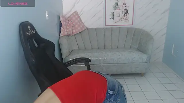 emily_smith_t's Live XXX Chat