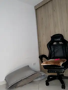 Lia_Hurley Live XXX-Chat