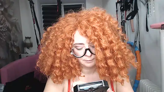 Show modela MISSwithDOLLS na web-kameri