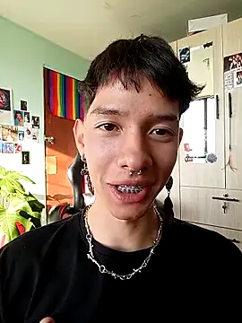 heyy_noah11 Adlı Modelin Canlı XXX Sohbeti