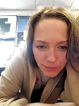 Bakedroll333's Live XXX Chat