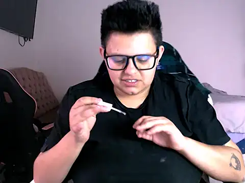 tatsumi_naon Live XXX chat