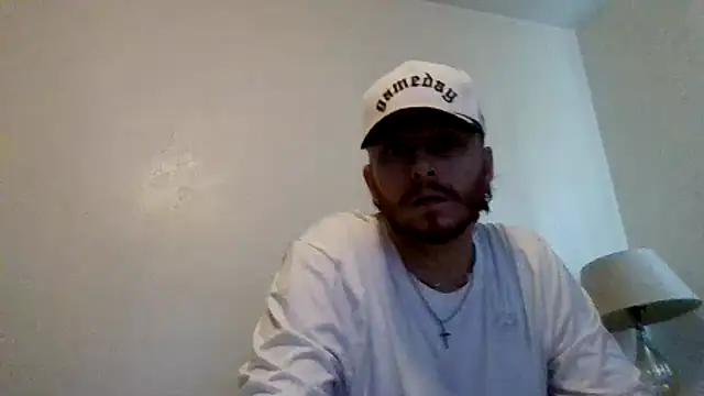 TallHungandCloudy69 Show Webcam