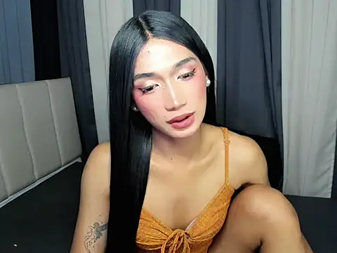 Show modela FyangFoxx na web-kameri