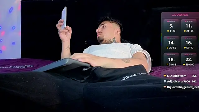 JuanCamiilo_66n Webbikameraesitys