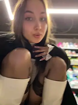 ICrazyOneIRLのライブXXXチャット