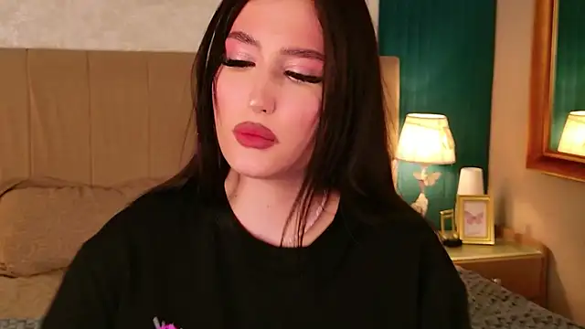 EmmaLawrens Adlı Modelin Canlı XXX Sohbeti