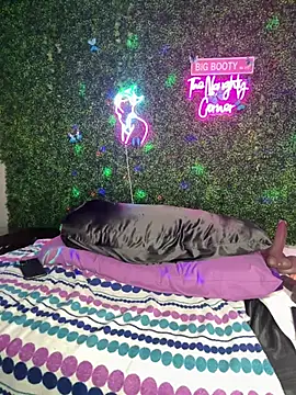 RenaThickAss Show in webcam