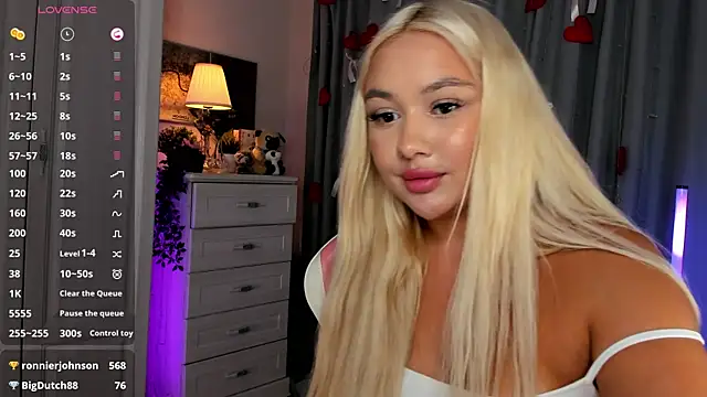 _Loneve__ Adlı Modelin Canlı XXX Sohbeti