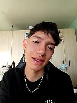 Czat XXX na żywo – heyy_noah11