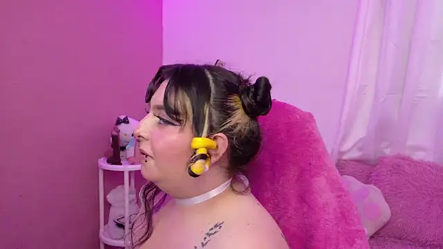 Chat +18 de Sachi_Meow ao vivo