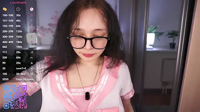 HannaHayles Adlı Modelin Canlı XXX Sohbeti