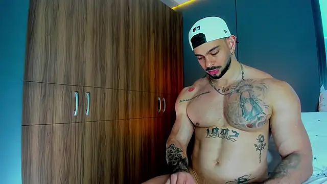 massimo_visconti's Live XXX Chat