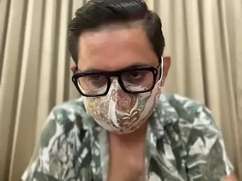 slavekinky001: онлайн-секс-чат