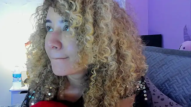 Chat XXX ao vivo de Charlotte11-11