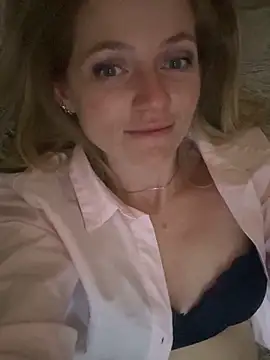 AlisonXCristal Chat XXX in diretta