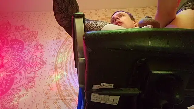 Pokazy przed kamerką – slankecrosdresser