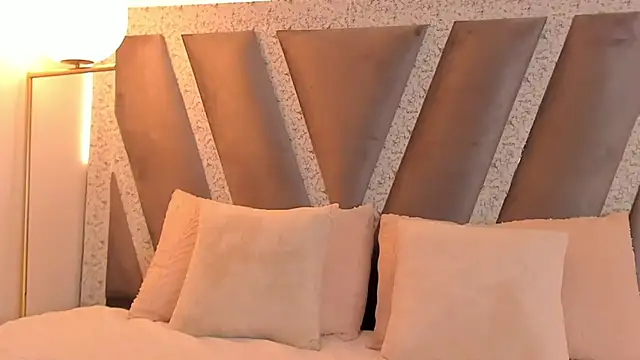 Chatroom XXX en direct de SoophieBlair_