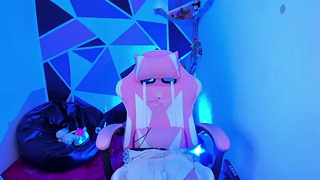 little_emma0's Live XXX Chat