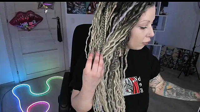 HoneySallyMoore's Live XXX Chat