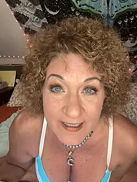 SuzyCatzz's Live XXX Chat