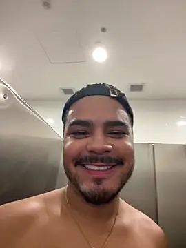 thiagowes: διαδικτυακό σόου στην κάμερα