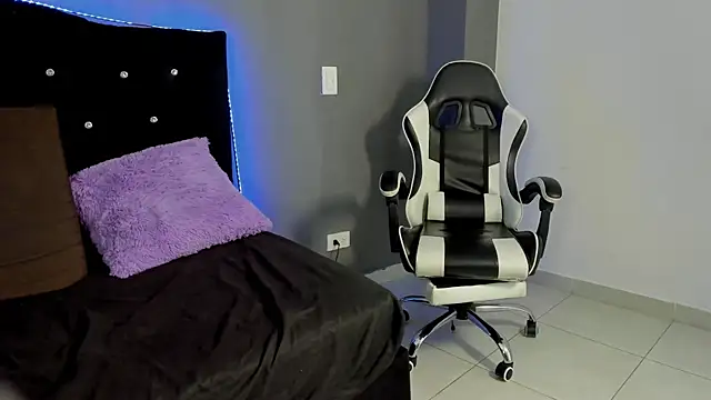 LexSin17 Adlı Modelin Canlı XXX Sohbeti