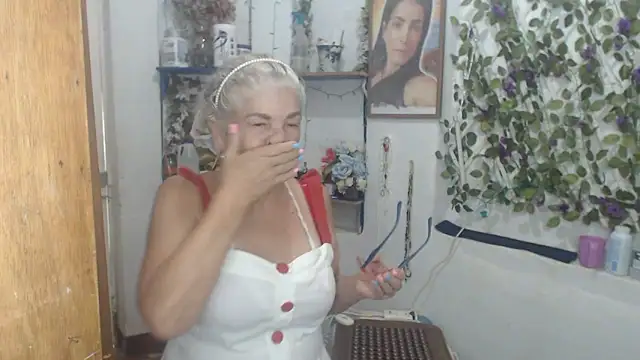 FunnyGrandmaのライブXXXチャット