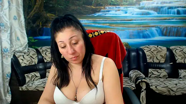 دردشة MoistMady الجنسية المباشرة