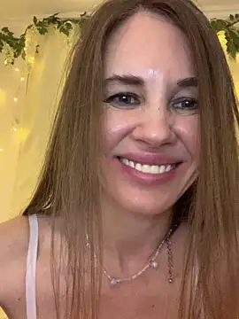 دردشة LucieMack الجنسية المباشرة