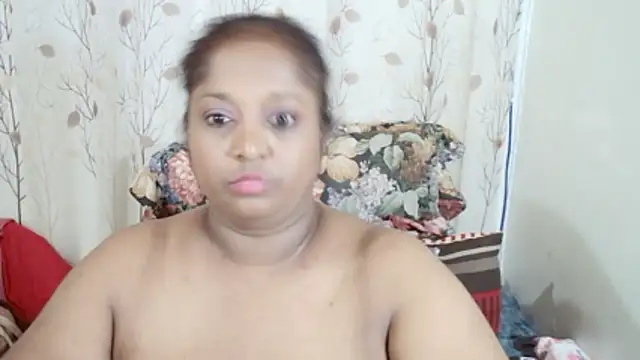 Chat +18 de Indiantasha ao vivo