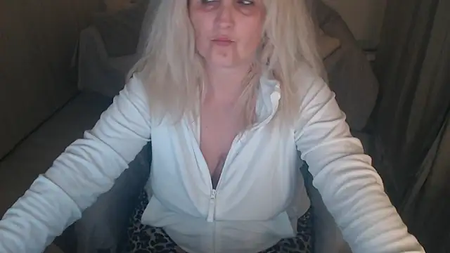 Divineblond Chat XXX in diretta