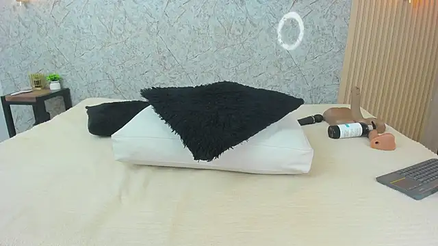 Antonella_west Adlı Modelin Canlı XXX Sohbeti