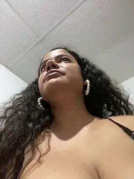 demonaughtyyy Adlı Modelin Canlı XXX Sohbeti