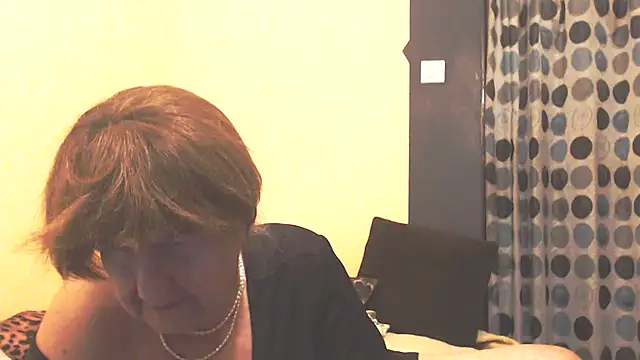 แชท XXX สดของ MioritaHard