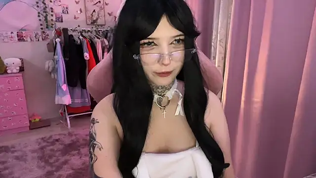 ToxiraLuneX: онлайн-секс-чат