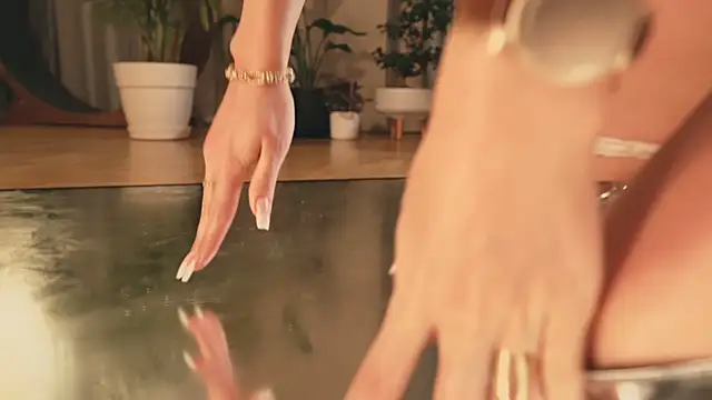 HeyBananas Show in webcam