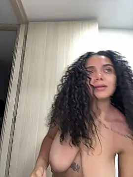 Curlyierr's Live XXX Chat