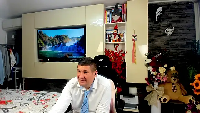 SpartacusDaddy48のライブXXXチャット