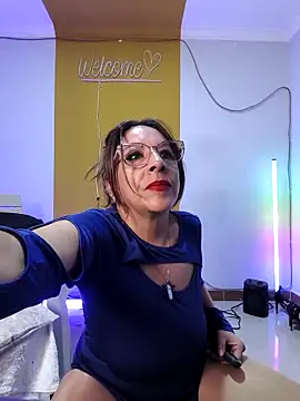 Rubi424 即時 XXX 聊天