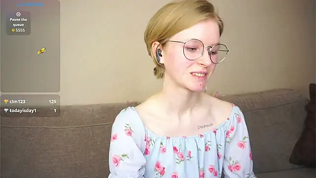 ToyaPletz's Live XXX Chat