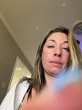 MiraKisss' Webcam Show