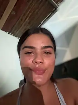 Kaily_Sweet16 Adlı Modelin Canlı XXX Sohbeti