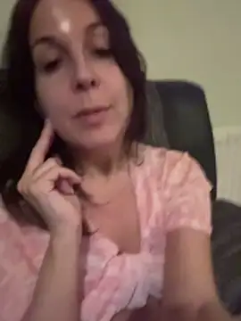 Show modela petitehotwife4u na web-kameri