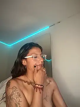 SamathaMayn Webbikameraesitys