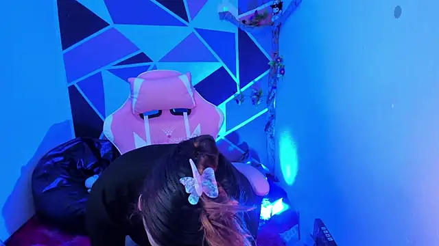 دردشة little_emma0 الجنسية المباشرة