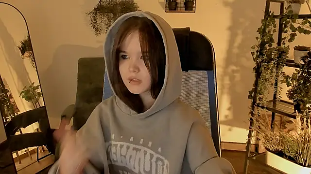 Elainebeness 现场XXX聊天