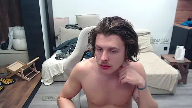 Sunny-Girl1: διαδικτυακό σόου στην κάμερα