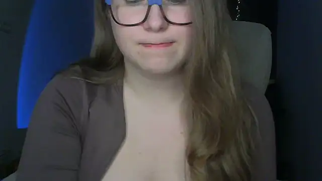 SeasonalSomeone's Live XXX Chat