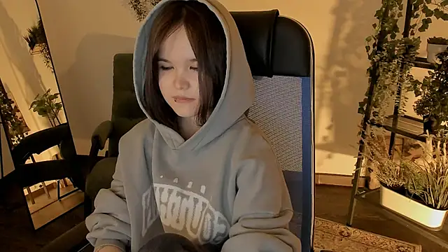 Elainebeness Adlı Modelin Canlı XXX Sohbeti